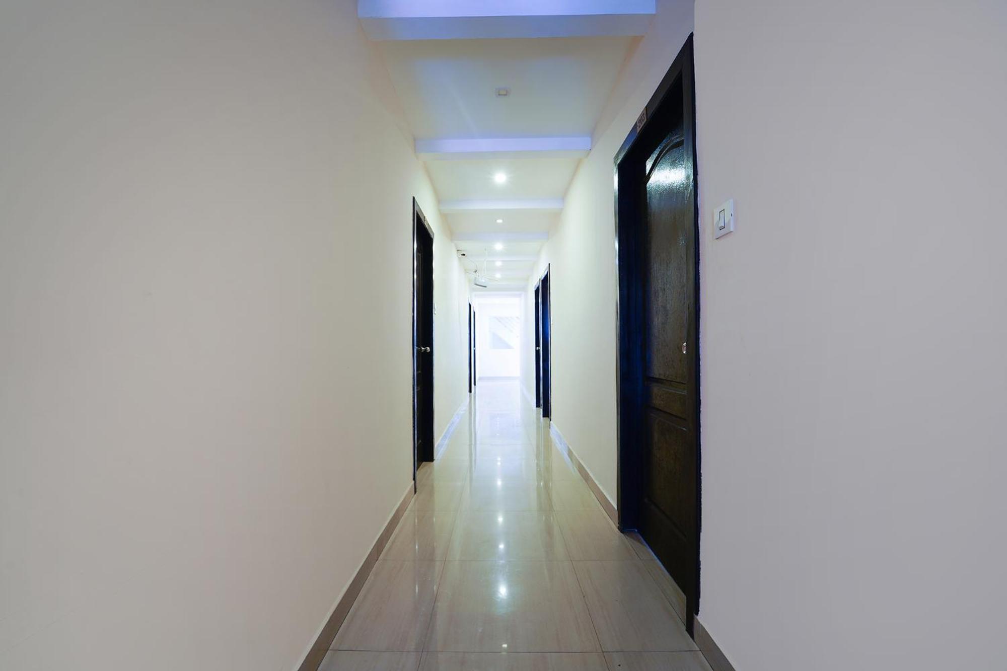 Zion Plaza Hotel Nedumbassery Exterior photo